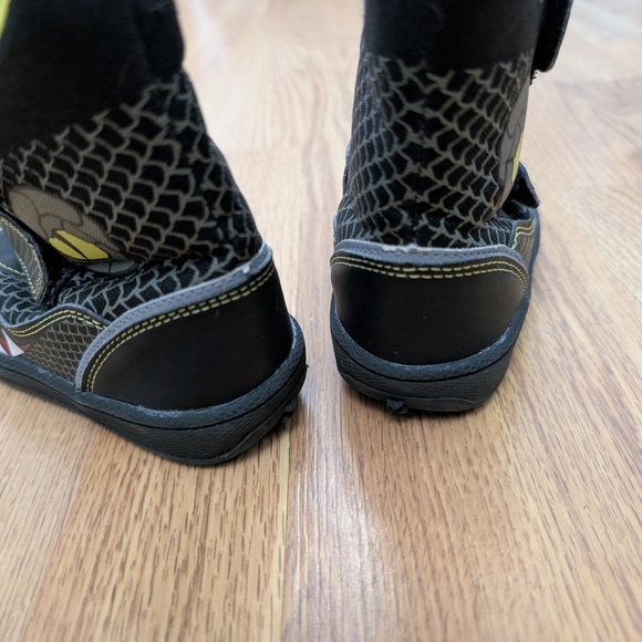 Black and Yellow Winter Boots with Velcro Closure - Picture 8 of 8
